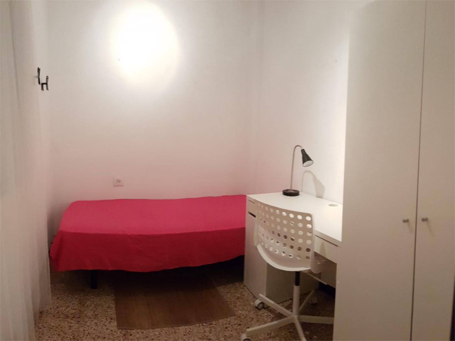 Bedroom of Flat to share in Tortosa  with Furnished