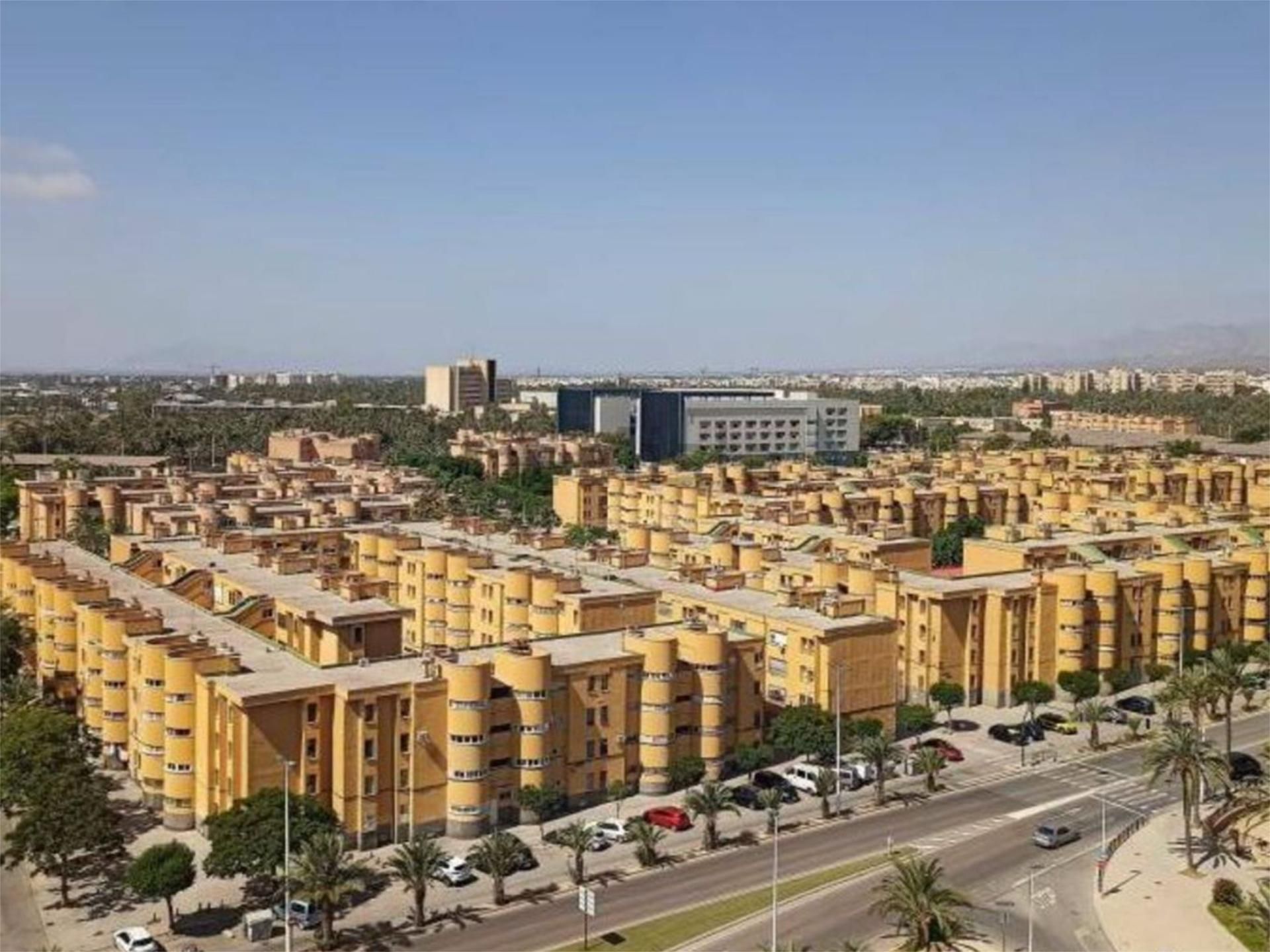 Vista exterior de Pis en venda en Elche / Elx amb Balcó
