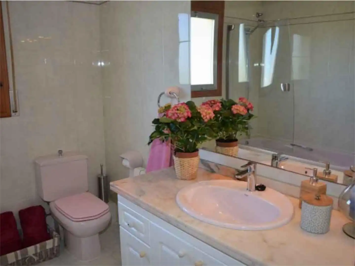 Houses for rent in Carrer del Colibrí, 3, L'Aragai Bathroom of Houses for rent in Vilanova i la Geltrú with Air Conditioner, Heating and Private garden