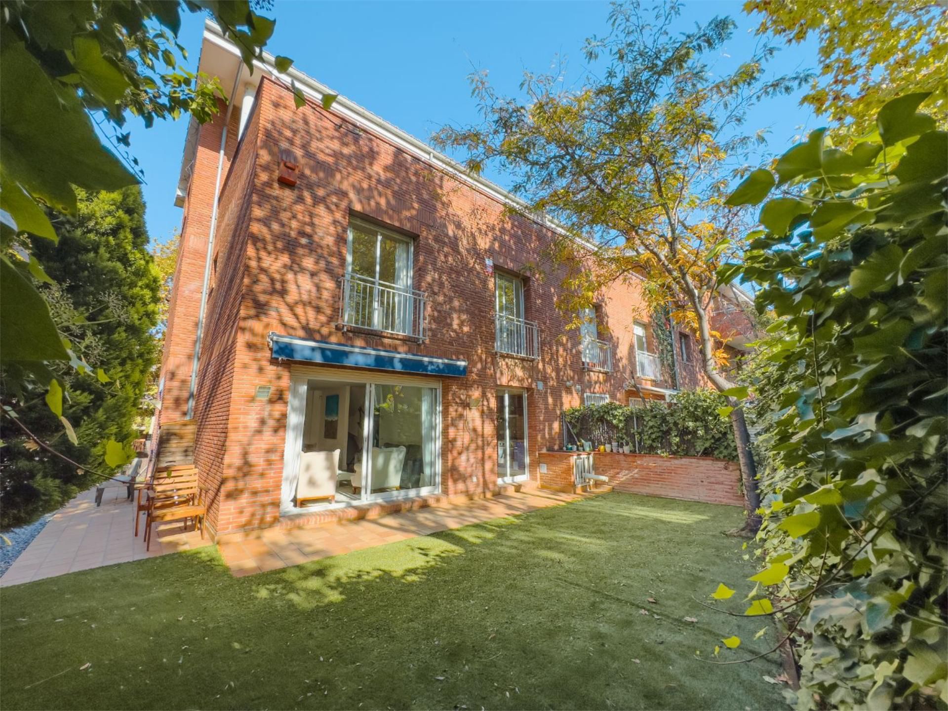 Exterior view of Flat for sale in Sant Cugat del Vallès  with Terrace and Balcony
