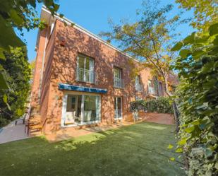 Vista exterior de Casa o xalet en venda en Sant Cugat del Vallès amb Terrassa i Balcó