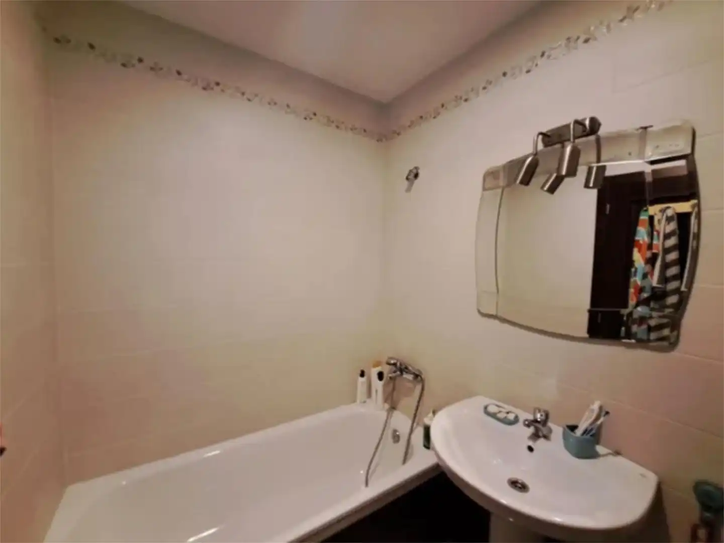 Dúplex en venta en Calle Cronistas de Aguilar, 67, Aguilar de la Frontera Baño de Dúplex en venta en Aguilar de la Frontera con Aire acondicionado, Terraza y Balcón