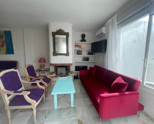 Living room of Flat to rent in Marbella  with Air Conditioner, Terrace and Swimming Pool