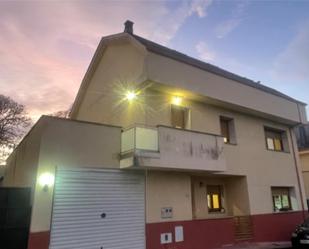 Vista exterior de Casa o xalet en venda en Lugo Capital amb Terrassa, Piscina i Balcó