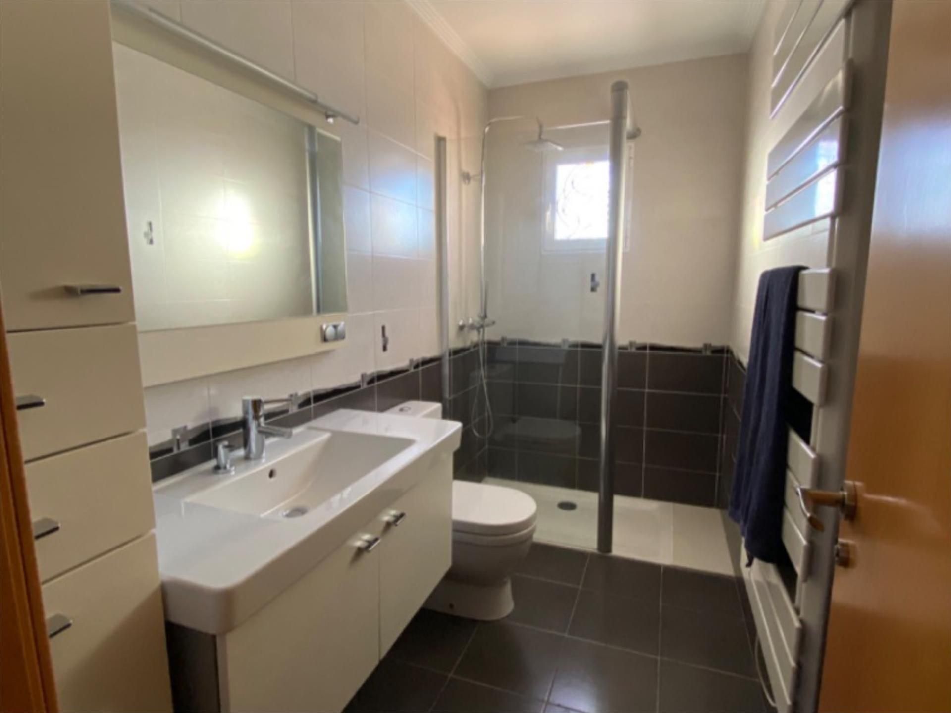 Bathroom of Single-family semi-detached for sale in Polinyà de Xúquer  with Air Conditioner and Terrace