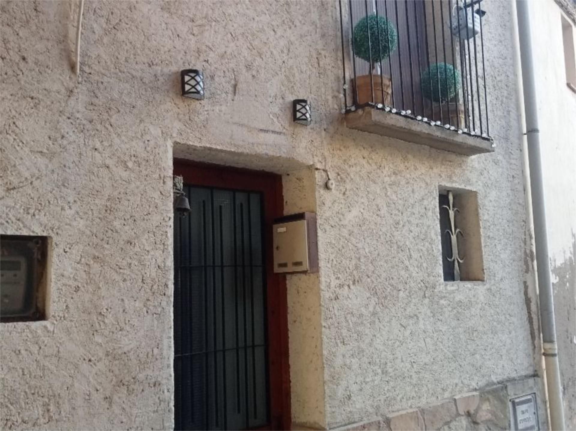 Vista exterior de Casa adosada en venda en Artesa de Segre amb Calefacció, Moblat i Balcó