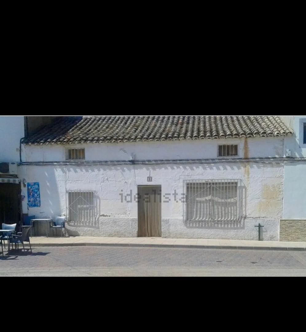 Vista exterior de Casa adosada en venda en Lezuza amb Jardí privat i Traster