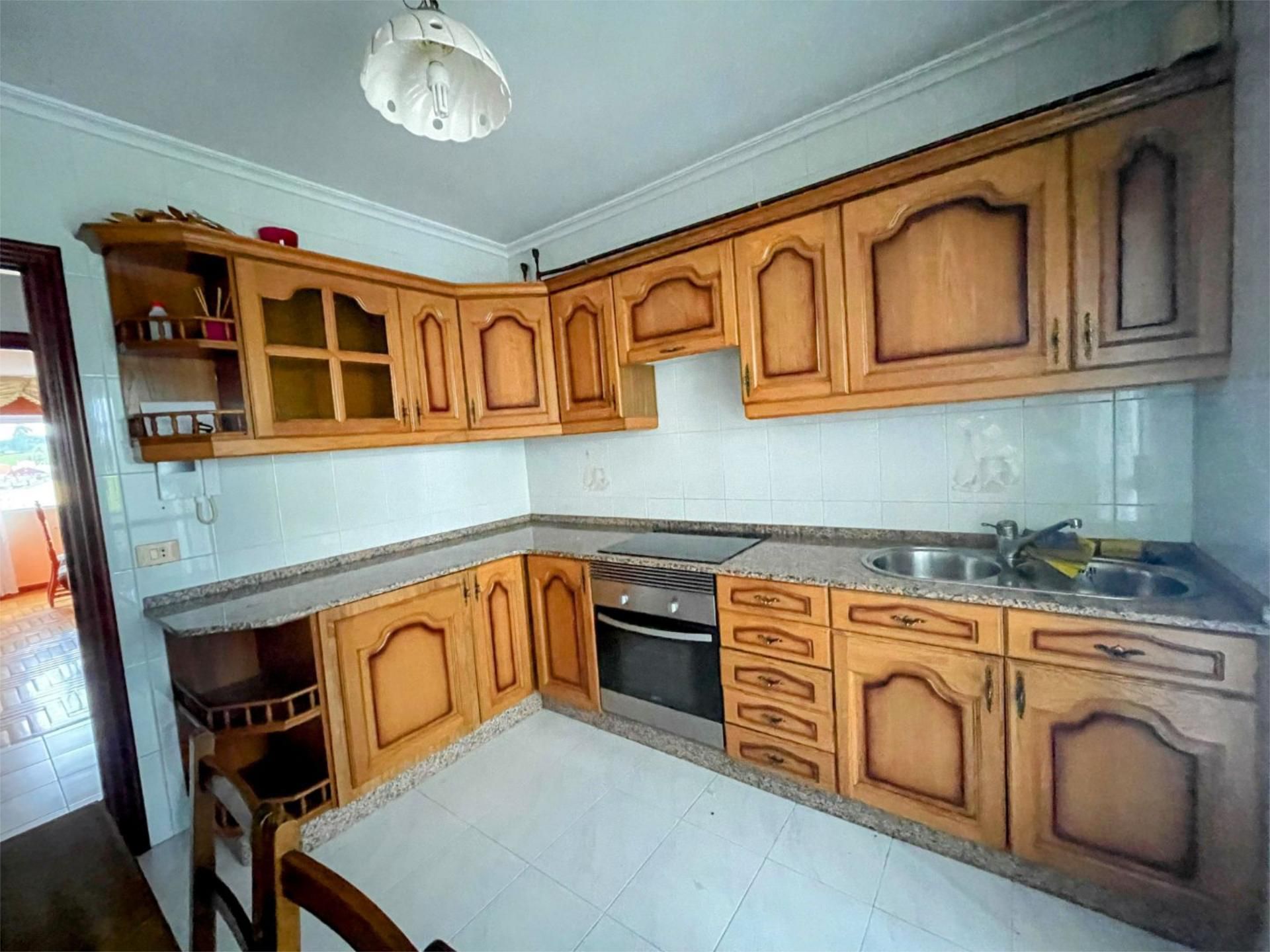 Kitchen of Flat for sale in Meira  with Heating, Parquet flooring and Storage room