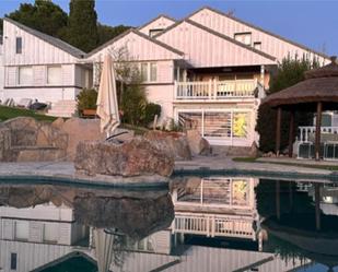 Vista exterior de Casa o xalet en venda en Algete amb Aire condicionat, Terrassa i Piscina