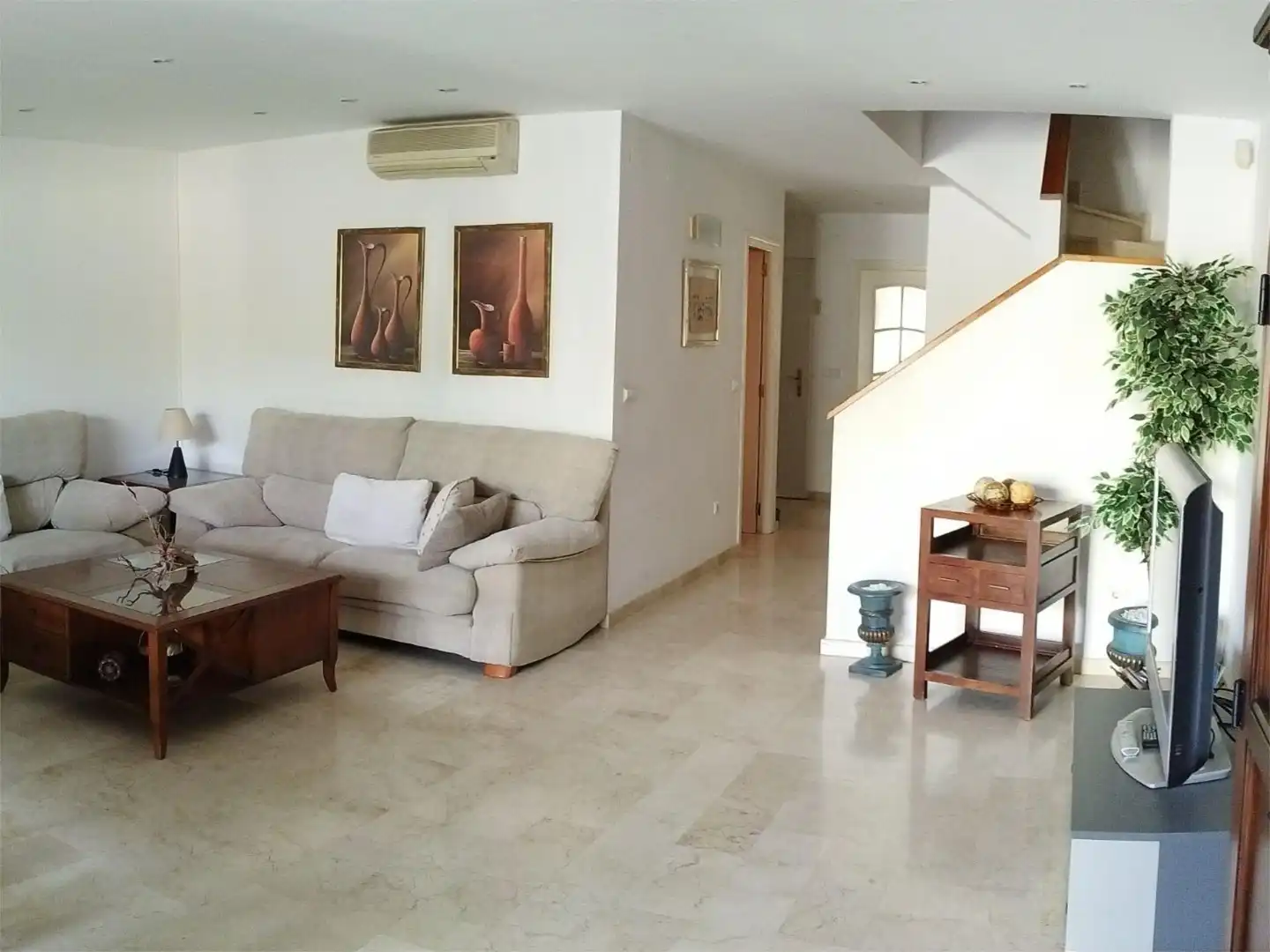 Casa o xalet de lloguer a Avenida del Locutor Vicente Hipólito, 30, Alicante Golf Sala d'estar de Casa o xalet de lloguer en Alicante / Alacant amb Aire condicionat, Calefacció i Jardí privat
