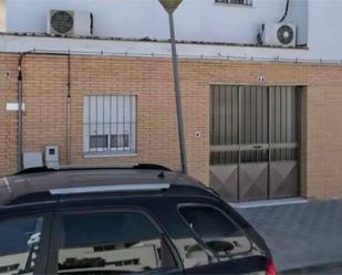 Exterior view of Duplex for sale in Los Palacios y Villafranca  with Air Conditioner