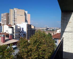 Vista exterior de Àtic en venda en  Zaragoza Capital amb Aire condicionat, Terrassa i Balcó