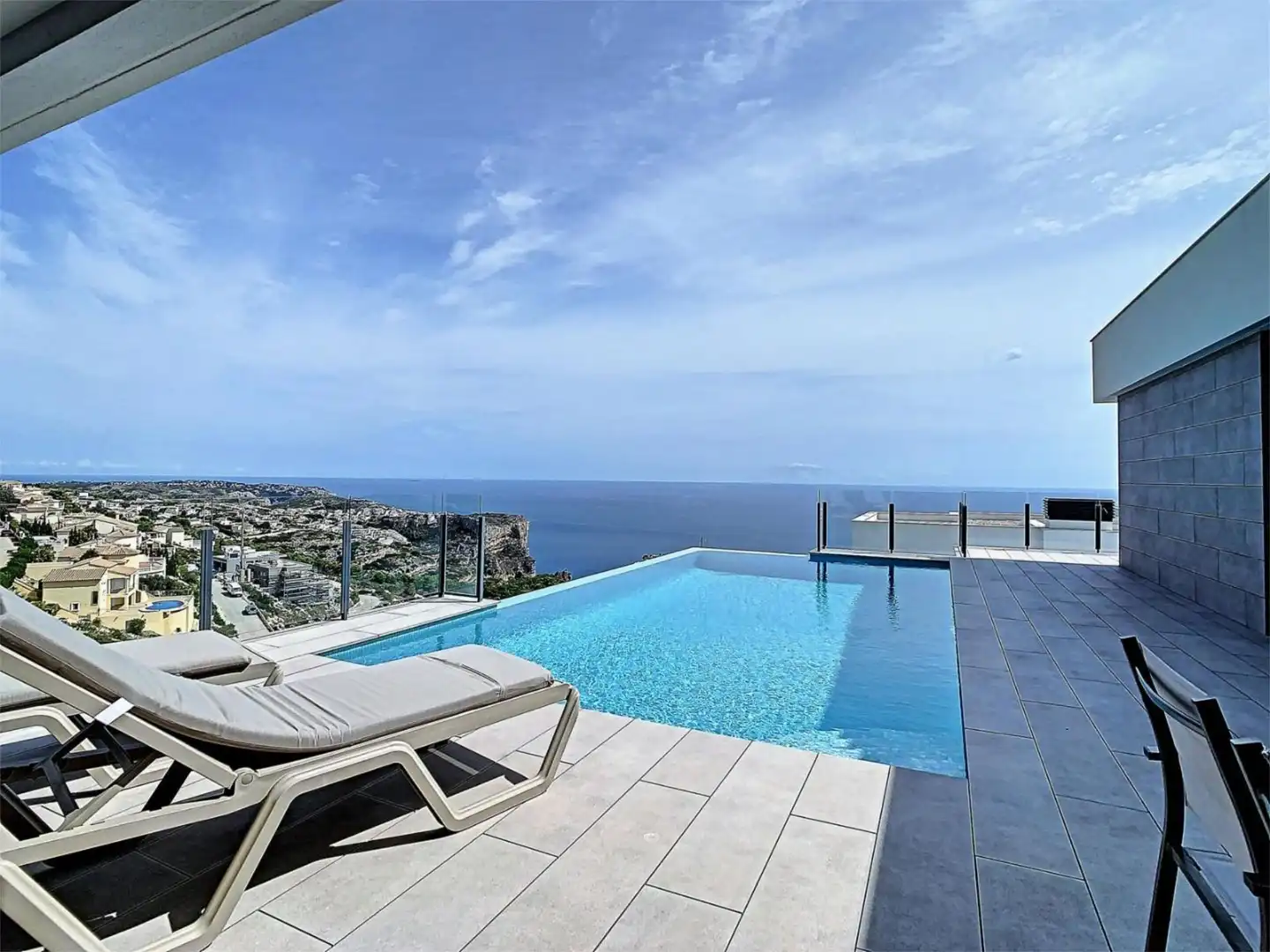 Haus oder Chalet zum Verkauf in Calle Lirios, 29, Cumbre del Sol Schwimmbecken von Haus oder Chalet zum Verkauf in Benitachell / El Poble Nou de Benitatxell mit Klimaanlage, Terrasse und Schwimmbad
