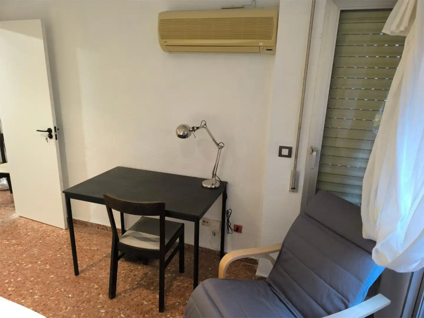 Room in Carrer de Lope de Rueda, 8, Zona Avenida al Vedat Bedroom of Flat for share in Torrent with Furnished, Oven and Washing machine