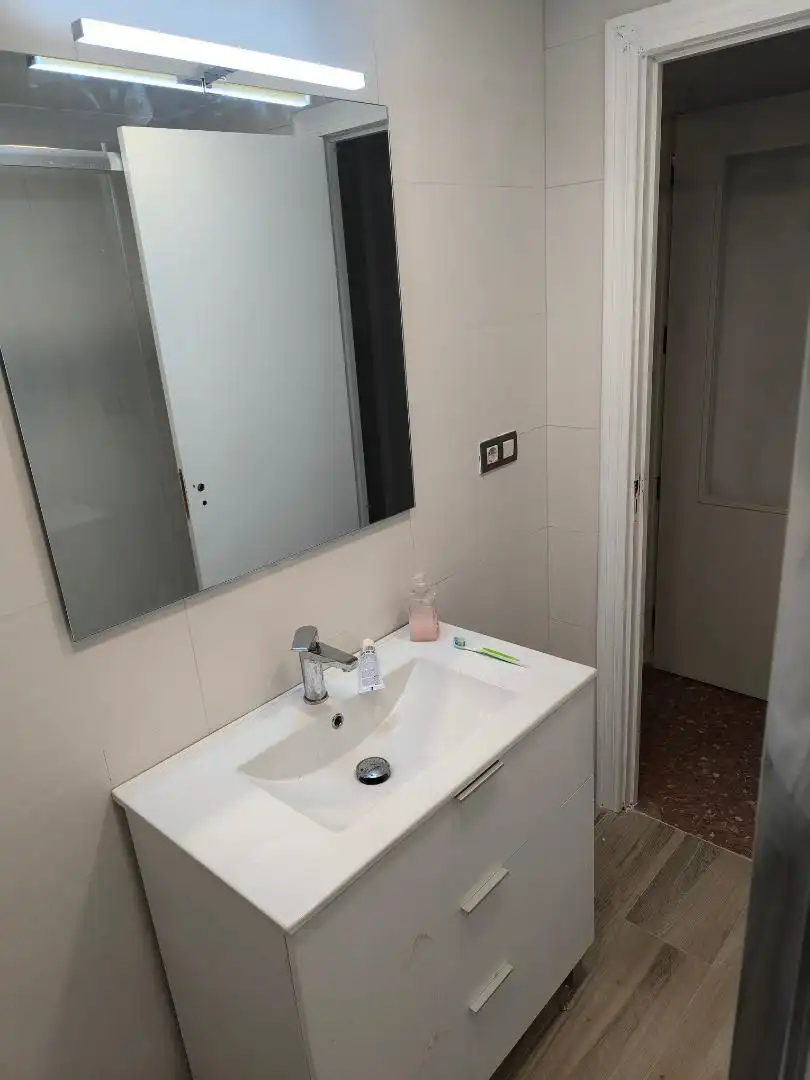 Room in Carrer de Lope de Rueda, 8, Zona Avenida al Vedat Bathroom of Flat for share in Torrent with Furnished, Oven and Washing machine