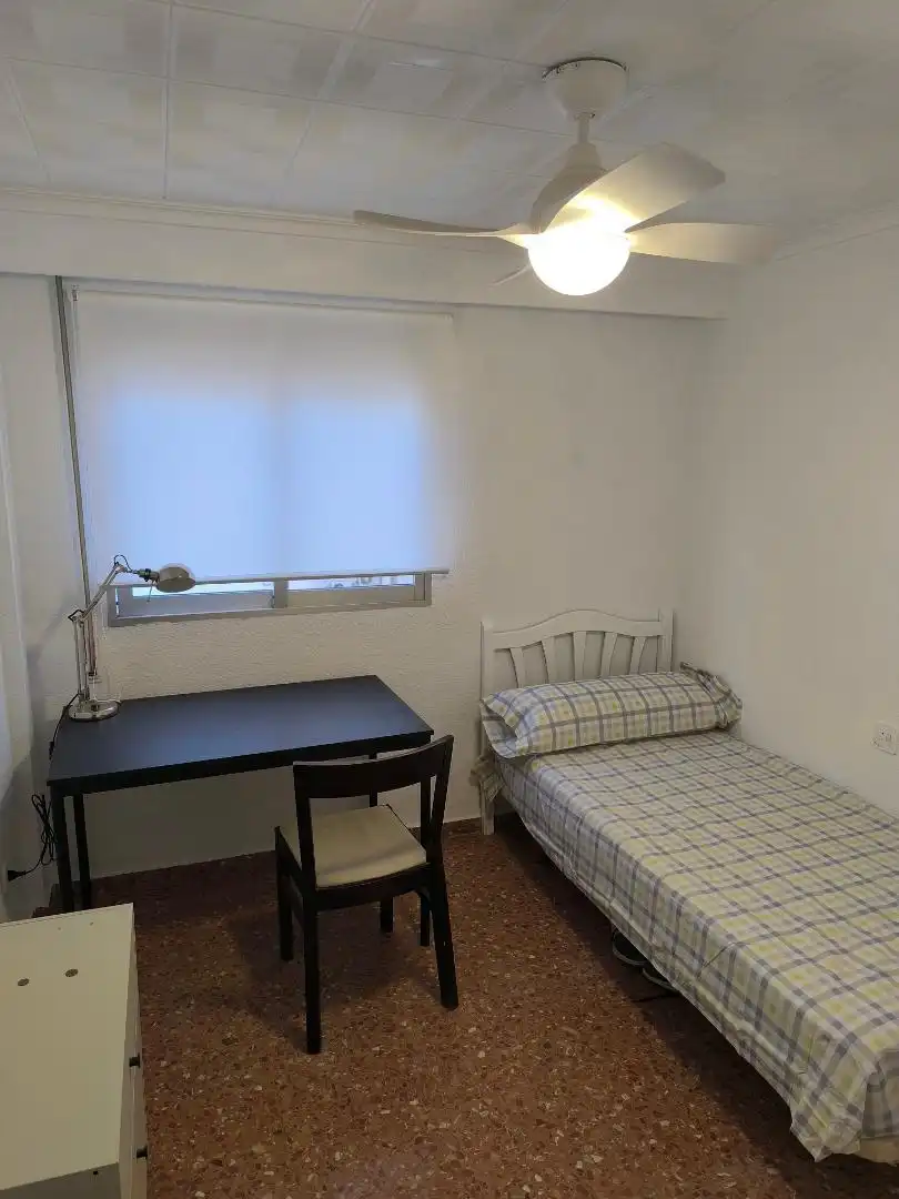 Room in Carrer de Lope de Rueda, 8, Zona Avenida al Vedat Bedroom of Flat for share in Torrent with Furnished, Oven and Washing machine