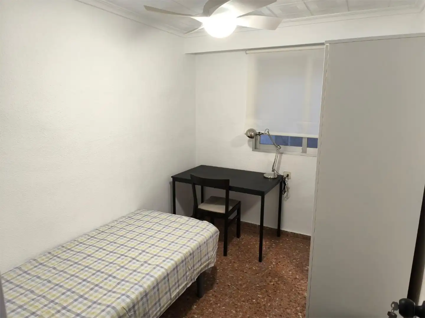 Room in Carrer de Lope de Rueda, 8, Zona Avenida al Vedat Bedroom of Flat for share in Torrent with Furnished, Oven and Washing machine