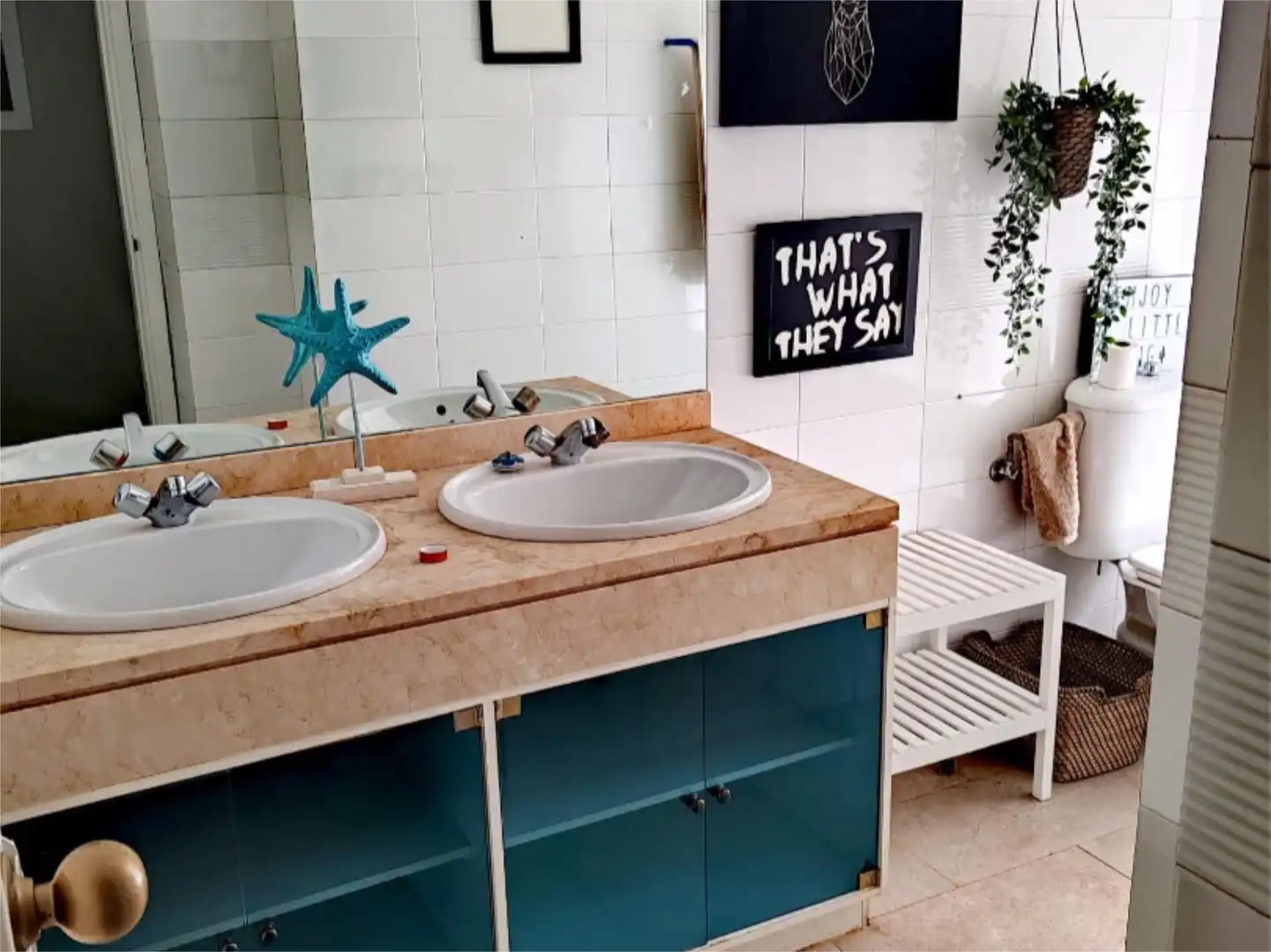 Bathroom of Flat for share in El Escorial  with Heating, Private garden and Parquet flooring