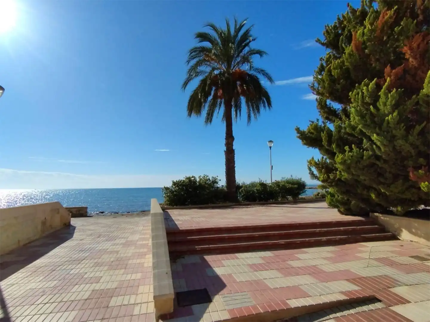 Wohnung zum Verkauf in Calle Virgen del Carmen, 5, Playa Levante Außenansicht von Wohnung zum Verkauf in Santa Pola mit Klimaanlage