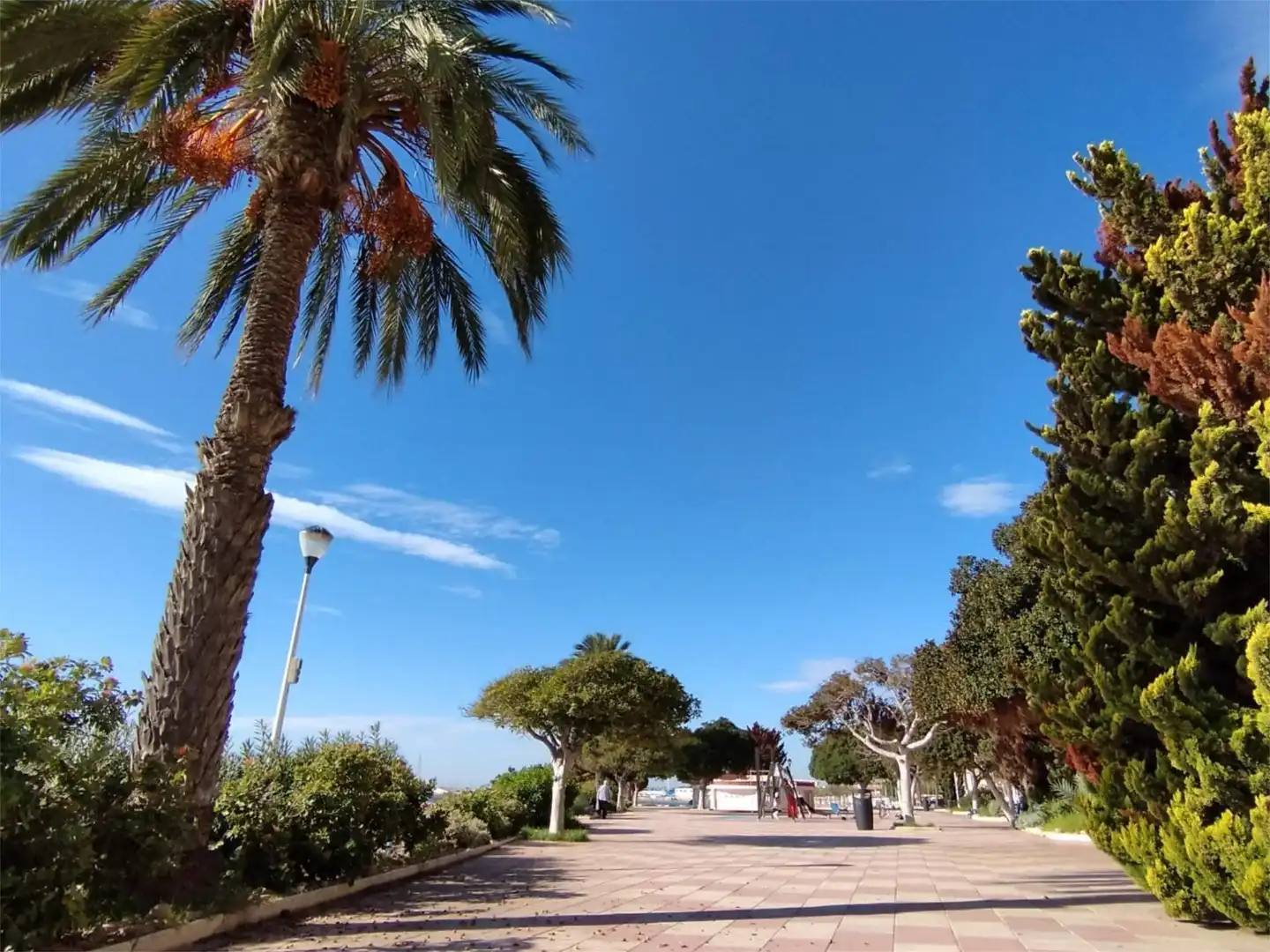 Wohnung zum Verkauf in Calle Virgen del Carmen, 5, Playa Levante Außenansicht von Wohnung zum Verkauf in Santa Pola mit Klimaanlage