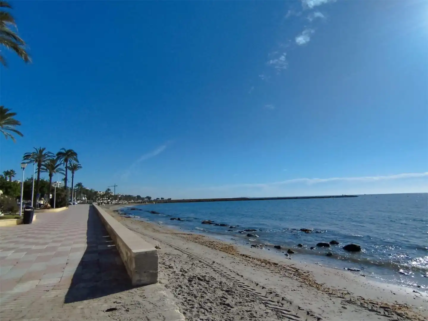Wohnung zum Verkauf in Calle Virgen del Carmen, 5, Playa Levante Außenansicht von Wohnung zum Verkauf in Santa Pola mit Klimaanlage