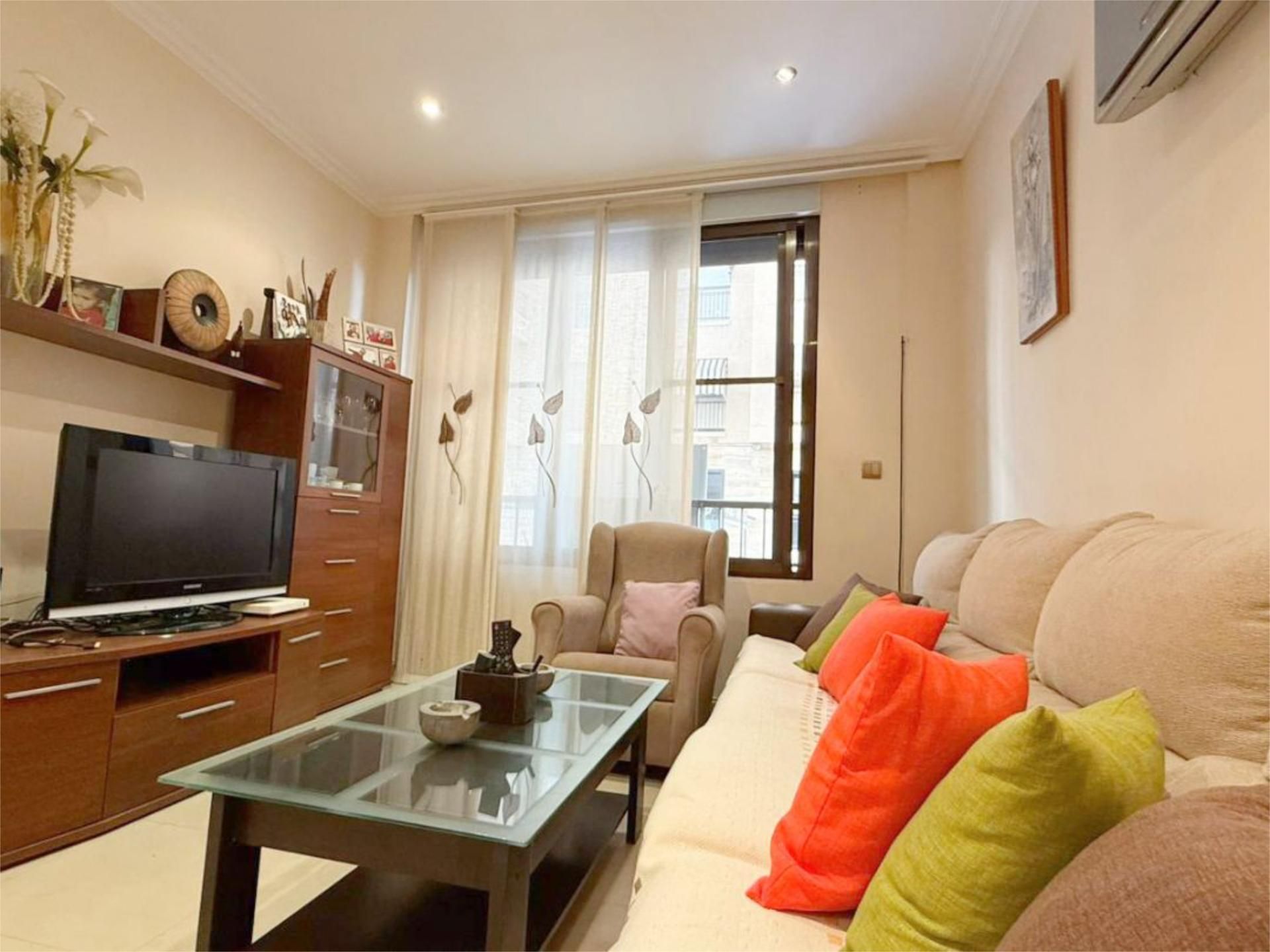 Pis en venda a Calle Virgen del Carmen, 5, Playa Levante Sala d'estar de Pis en venda en Santa Pola amb Aire condicionat