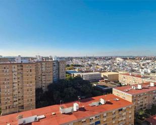 Exterior view of Flat for sale in  Sevilla Capital