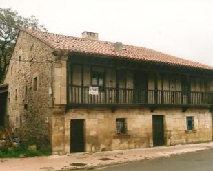 Vista exterior de Casa o xalet en venda en Santiurde de Reinosa amb Jardí privat, Terrassa i Balcó