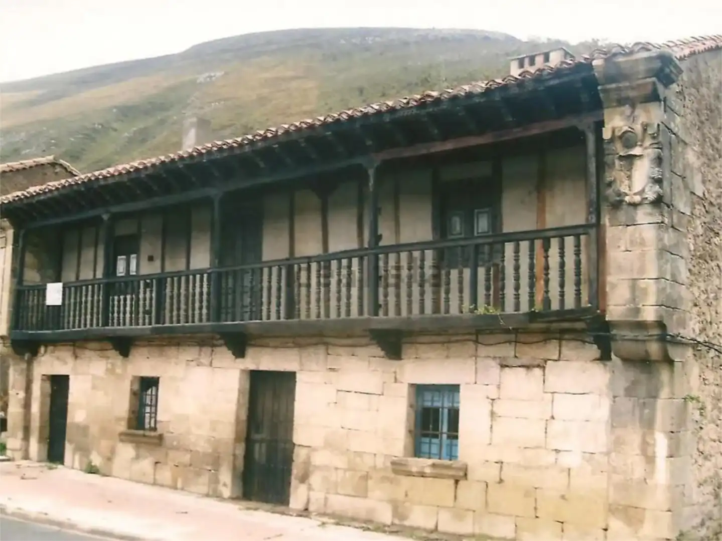 Casa o chalet en venta en Calle Lantueno, Santiurde de Reinosa Vista exterior de Casa o chalet en venta en Santiurde de Reinosa con Jardín privado, Terraza y Balcón