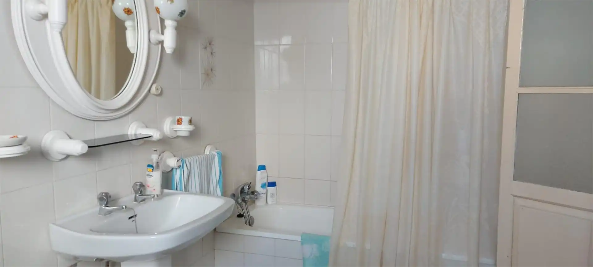 Detached homes for sale in Calle en Medio, 35, Hinojales Bathroom of Detached homes for sale in Hinojales with Storage room, Furnished and Washing machine