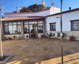 Vista exterior de Casa o xalet en venda en Guadix amb Aire condicionat i Terrassa