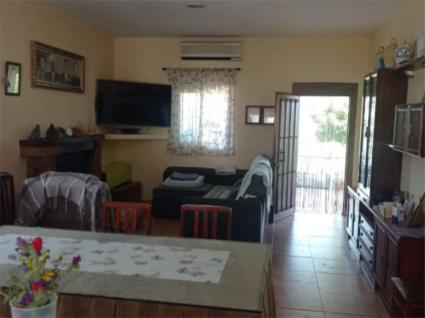 Houses for sale in Calle Santa María de Trassierra, 76, Huerta de la Reina - Trassierra Living room of Houses for sale in Córdoba with Air Conditioner, Heating and Private garden