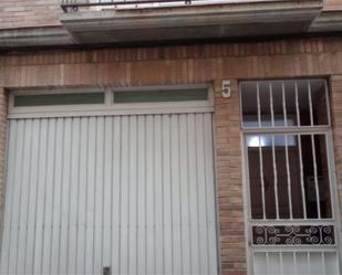 Vista exterior de Casa adosada en venda en Alcañiz amb Aire condicionat, Terrassa i Balcó