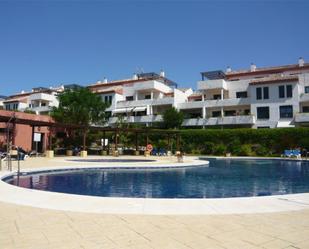 Swimming pool of Flat to rent in Estepona