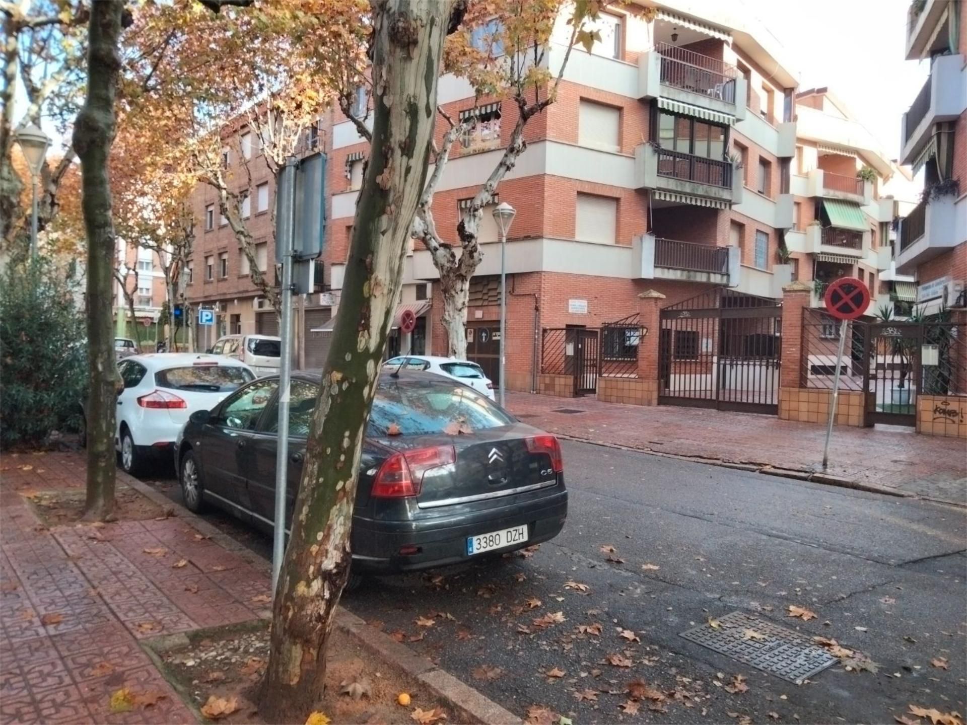 Vista exterior de Garatge de lloguer en  Córdoba Capital