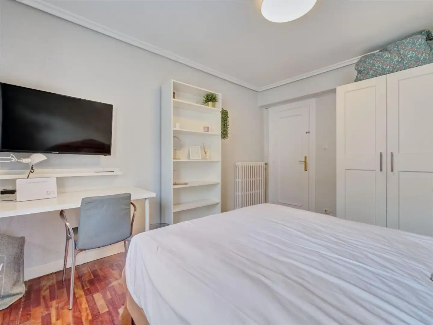 Room in Calle Isaac Albéniz, 15, Milagrosa Bedroom of Flat for share in Pamplona / Iruña with Heating, Parquet flooring and Furnished