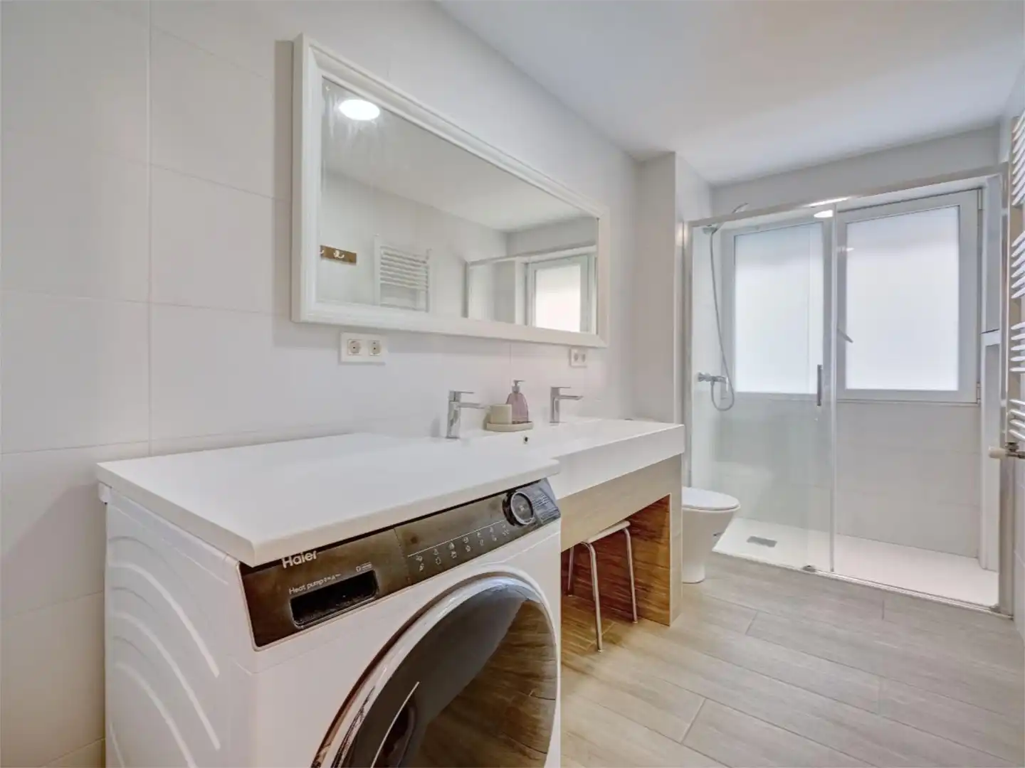 Room in Calle Isaac Albéniz, 15, Milagrosa Bathroom of Flat for share in Pamplona / Iruña with Heating, Parquet flooring and Furnished