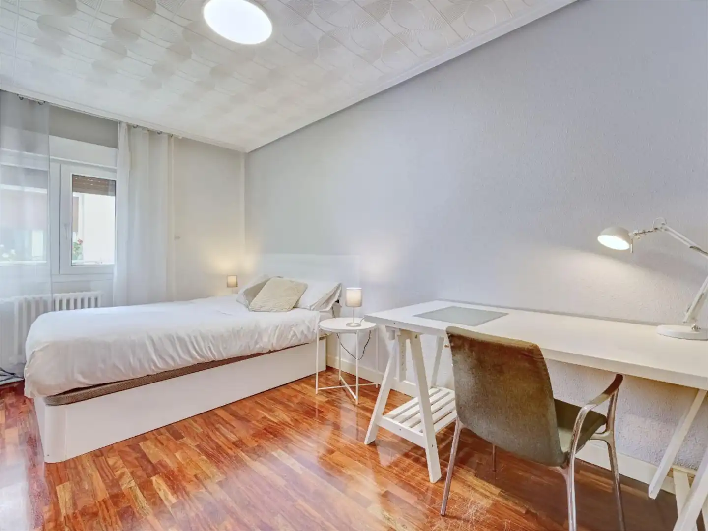 Room in Calle Isaac Albéniz, 15, Milagrosa Bedroom of Flat for share in Pamplona / Iruña with Heating, Parquet flooring and Furnished