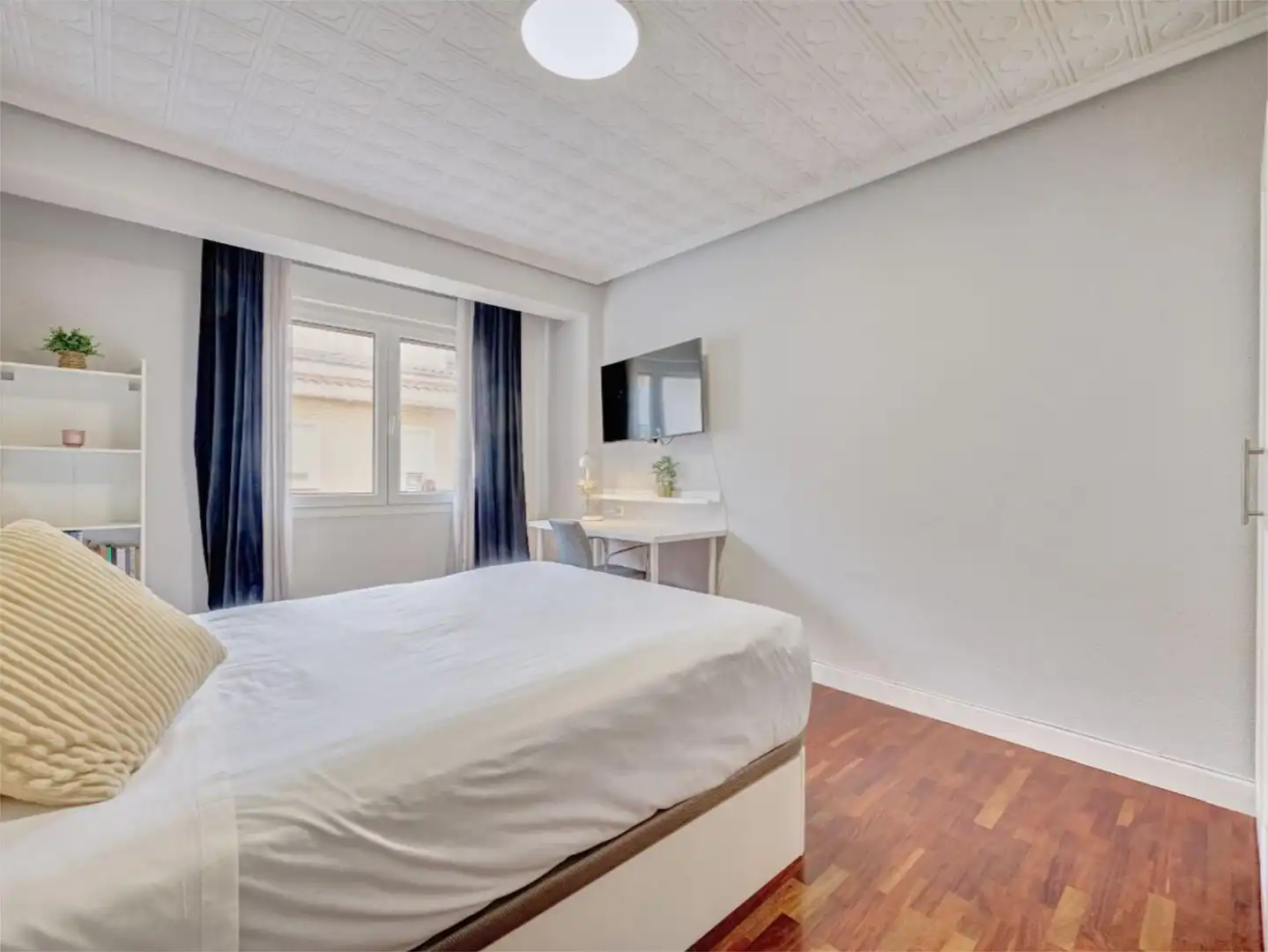 Room in Calle Isaac Albéniz, 15, Milagrosa Bedroom of Flat for share in Pamplona / Iruña with Heating, Parquet flooring and Furnished