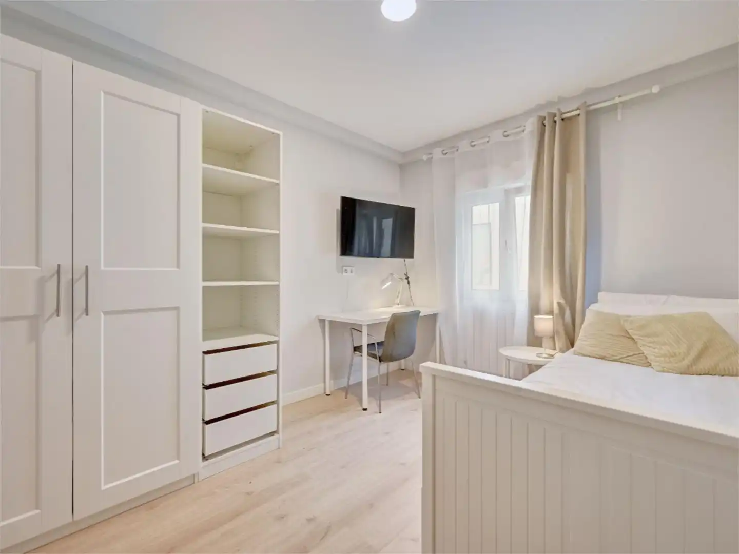 Room in Calle Isaac Albéniz, 15, Milagrosa Bedroom of Flat for share in Pamplona / Iruña with Heating, Parquet flooring and Furnished