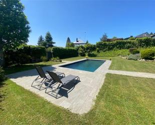 Piscina de Casa o xalet de lloguer en Piélagos amb Calefacció, Jardí privat i Terrassa