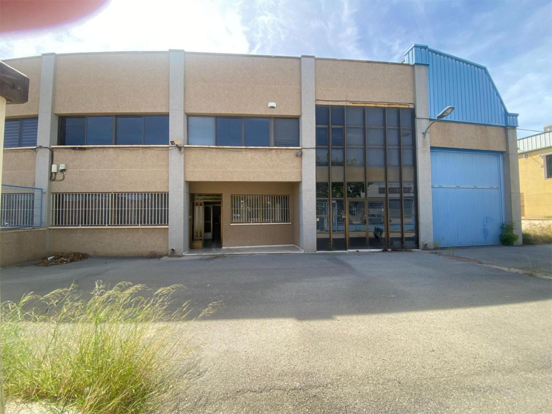 Vista exterior de Nave industrial de alquiler en Elda con Aire acondicionado, Calefacción y Parquet