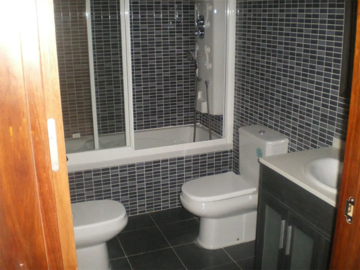 Piso de alquiler en Calle Carmen Martin Gaite, 72, Hervencias Baño de Piso de alquiler en Ávila con Calefacción, Jardín privado y Parquet