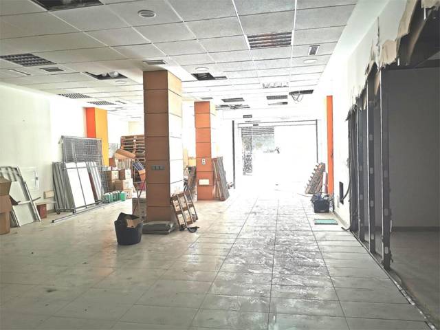 Local comercial en Alquiler en Avinguda de la Plata, 85 en Mont-Olivet