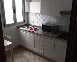 Cuina de Apartament de lloguer en Las Palmas de Gran Canaria amb Moblat, Forn i Rentadora