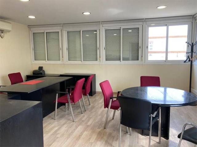 Oficina en Alquiler en Avinguda Fabregada, 3 en Centre