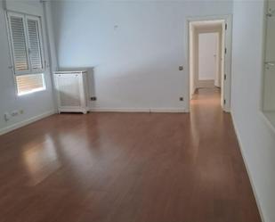 Bedroom of Flat to rent in  Madrid Capital  with Air Conditioner, Heating and Parquet flooring