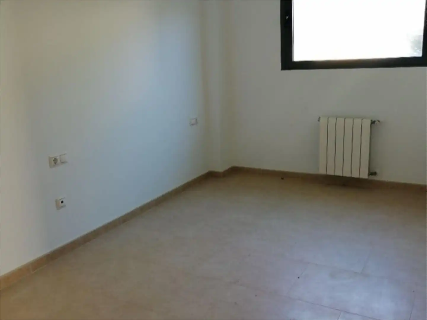 Casa o xalet de lloguer a Carrer Guetaria, 7, El Carme - Sant Agustí - Bonavista Dormitori de Casa o xalet de lloguer en L'Eliana amb Aire condicionat, Calefacció i Jardí privat