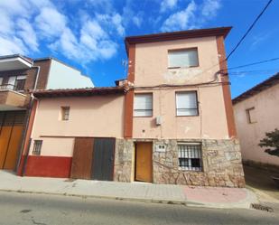 Vista exterior de Casa adosada en venda en Valencia de Don Juan