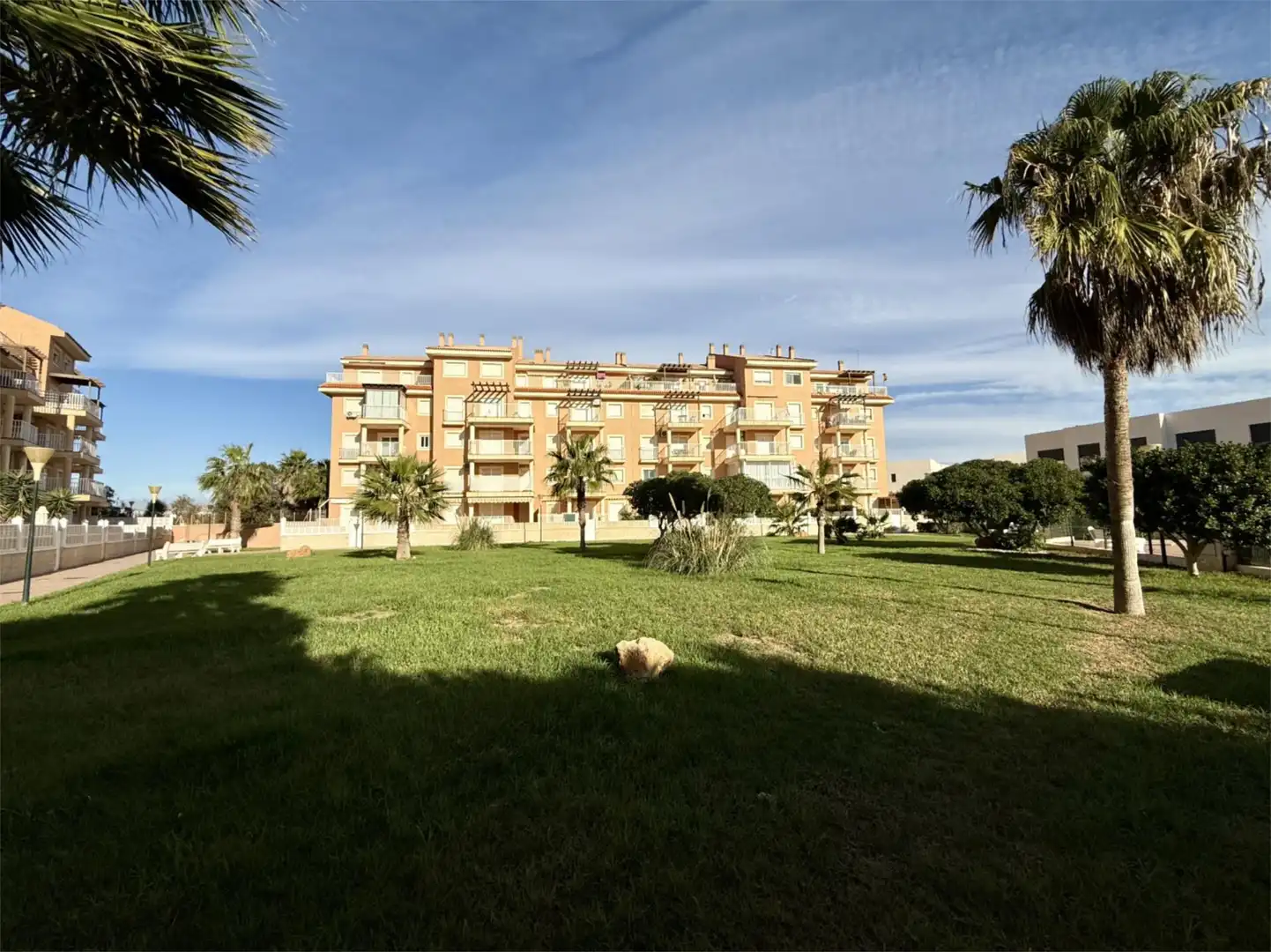Piso en venta en Calle Salazón, 2, Almerimar Vista exterior de Piso en venta en El Ejido con Aire acondicionado, Calefacción y Terraza
